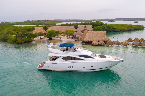 Lyxyacht halvdagscharter Rosario-öarna Colombia