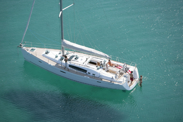 Beneteau yacht all inclusive charter Isla-Camgombia Panama