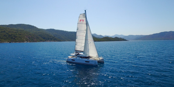 Tygodniowy czarter katamaranu Lipari Cruise Capo-d'Orlando, Włochy