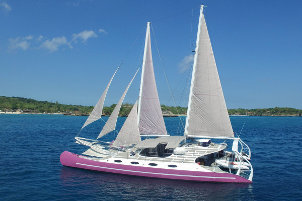 Luxury catamaran day charter Nusa-Dua Bali