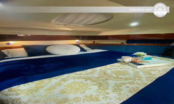 Skippered Fairline vessel day charter Sands-Key Miami