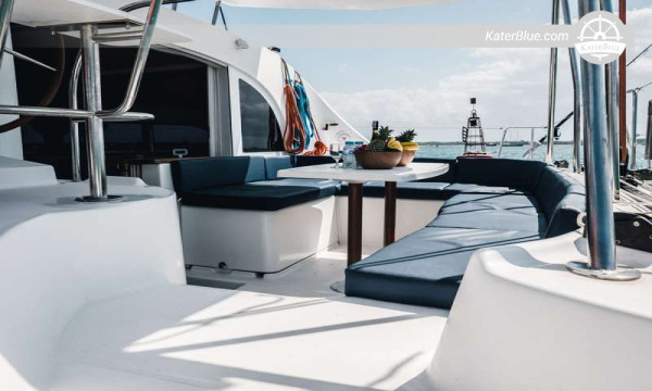 Location à la journée d'un catamaran Lagoon avec skipper à Nusa-Dua Bali