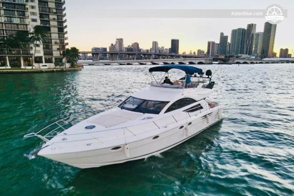 Pronájem luxusní lodi s kapitánem Nixon-Sandbar Miami