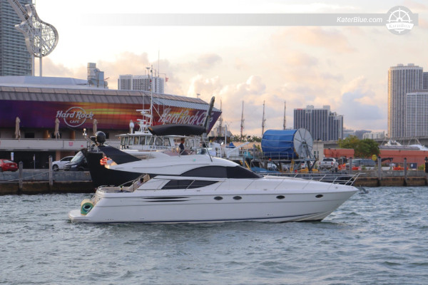 Location de bateau de luxe avec skipper dans la baie de Biscayne à Miami
