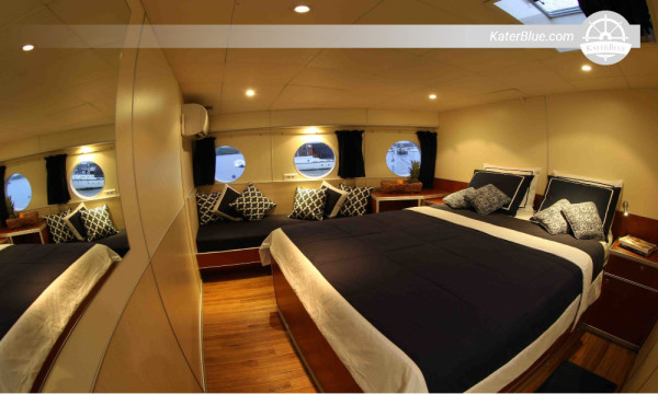 Luxury vessel sailing vacation Tuban Bali