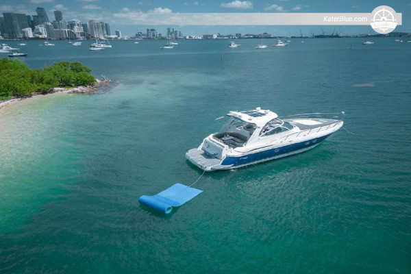 Nabídka denního pronájmu jachty Crewed Express Brickell-Key Miami