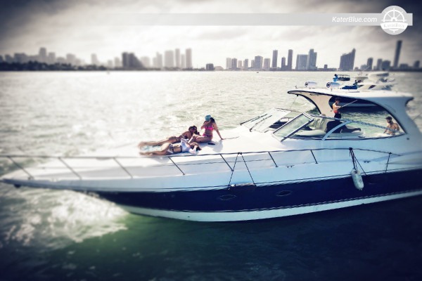 Nabídka denního pronájmu jachty Crewed Express Virginia-Key Miami
