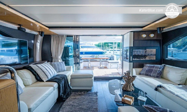 Tilbud på charter af luksusfartøjer med besætning i Miami, USA