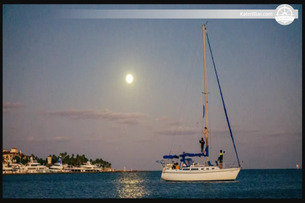Segelcharter auf der Catalina Yacht bei Vollmond, Florida, USA