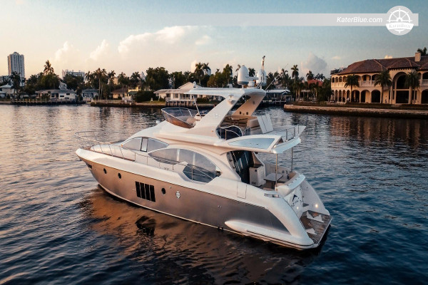 Erbjudande om besättningscharter av Azimut-yachter i Virginia-Key, USA
