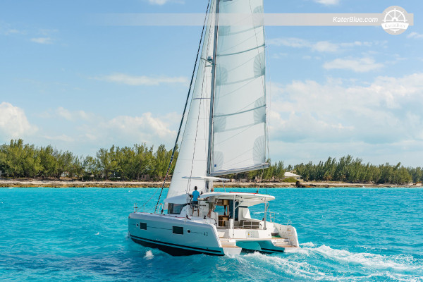 Crewed lagoon vessel weekly charter Miami United-States