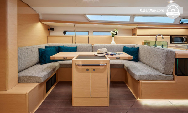Sewa kapal layar monohull Sun Odyssey mingguan tanpa awak dari La-Paz, Meksiko.