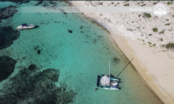 Ημερήσια ενοικίαση καταμαράν Local Build για 12 άτομα στη Μαρμπέγια, Ισπανία