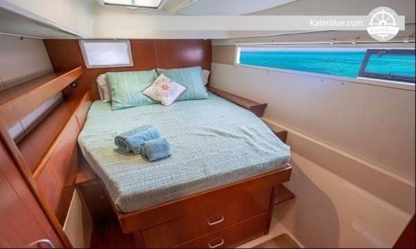 4 cabins catamaran crewed weekly sail Miami United-States