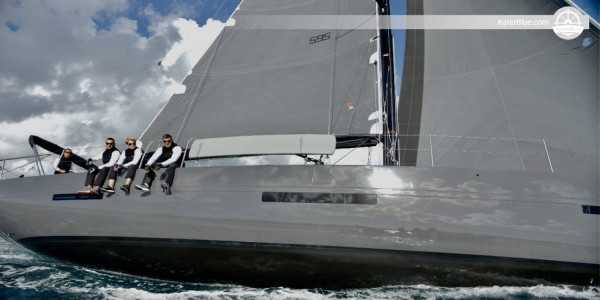 Navegue até a Baía de Stupice com um aluguel semanal de barco sem tripulação em Trogir, Croácia.