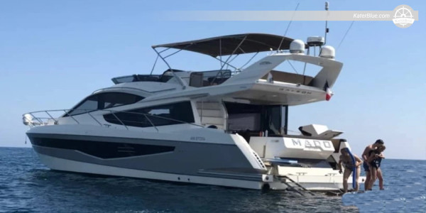 Navegue até a enseada de Stiniva em um aluguel semanal de barco sem tripulação em Mljet, Croácia.