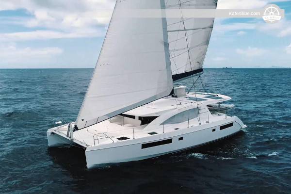4 cabins catamaran bareboat weekly sail Miami United-States