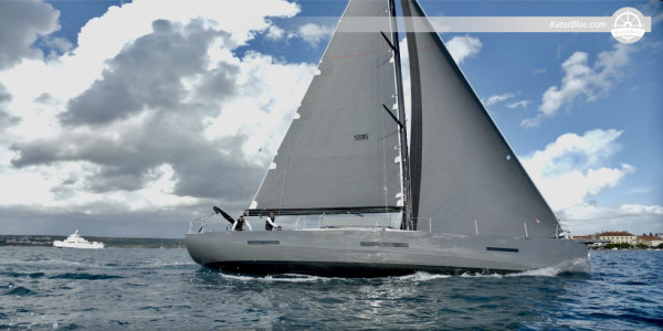 Visite a Taverna Laurus através de um aluguer semanal de barco sem tripulação em Trogir, Croácia.
