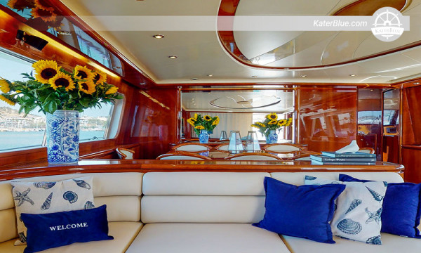 Spetses' Waterfront Restaurants Skippered Charter Athen, Griechenland
