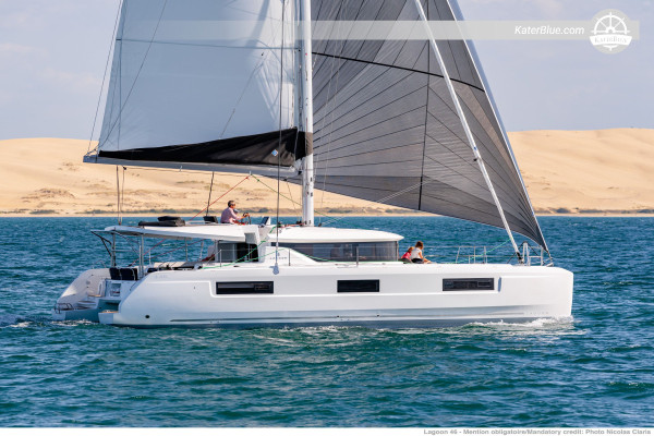 Offre de location de catamaran 4 cabines avec équipage pour une nuit à Gokova, Turquie