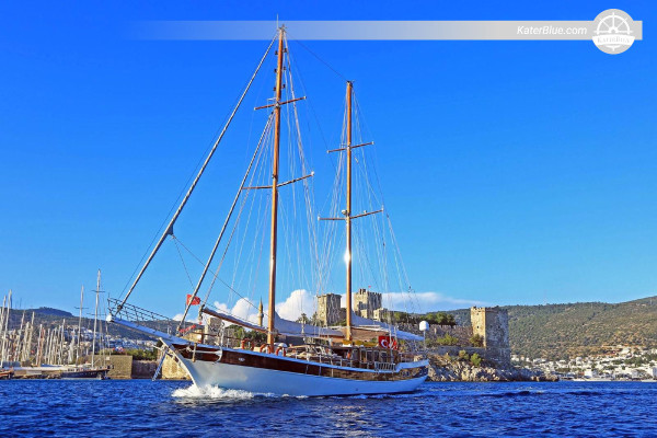 Traditional 25m gulet crewed weekly charter Marmaris Turkey