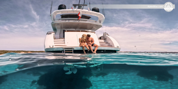 Veckovis lyxig motoryachtcharter med expertbesättning Sardinien, Italien
