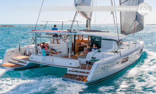 Excursión en catamarán de lujo de 12 m sin tripulación por La Spezia, Italia