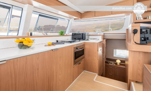 38 fods Bali katamaran med skipper charter Sardinien Italien