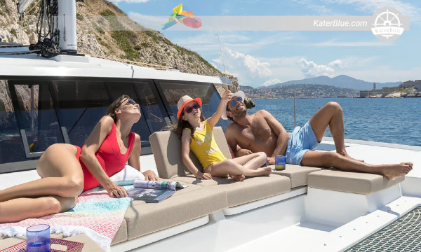Entdecken Sie die Äolischen Inseln mit einem wöchentlichen Charterflug ab Sizilien, Italien