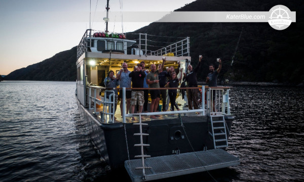 Overnachting op een motorjacht van 27 meter in Fiordland, Nieuw-Zeeland