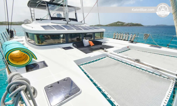 Croisière dans la baie de Chatham. Croisière haut de gamme en catamaran à Bequia, Saint-Vincent-et-les-Grenadines.