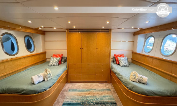2 Cabin Luxury Yacht Evening Charter Kwun Tong, Hong Kong