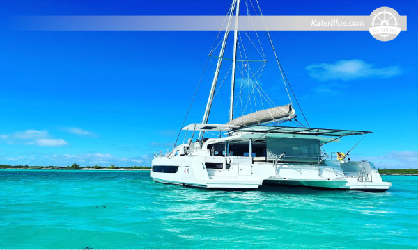 Prozkoumejte Rose Island 8denní pronájem katamaránu Exuma, Bahamy