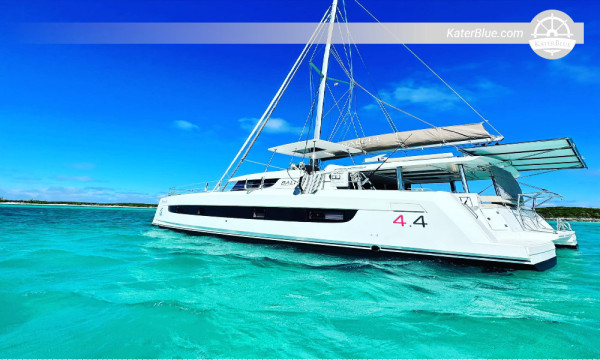 Prozkoumejte Rose Island 8denní pronájem katamaránu Exuma, Bahamy