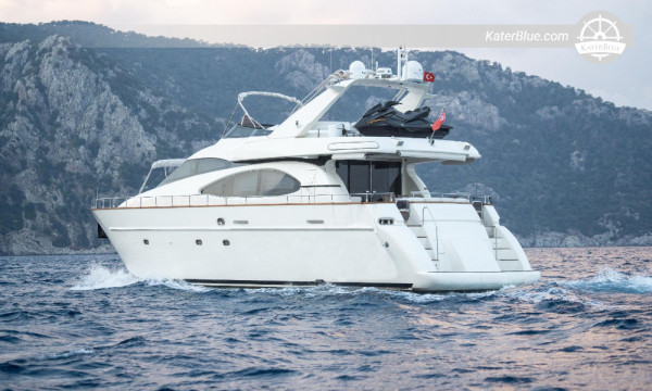 Jacht Azimut wyprodukowany w 2000 roku na sprzedaż w Marmaris, Turcja