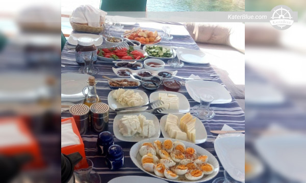 7-dniowy czarter guletu ze sternikiem, Antalya-Kekova-Antalya, luksusowy rejs z prywatnym szefem kuchni, sporty wodne i eksploracja kulturalna