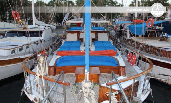 Exklusiv veckocharter av guleter med skeppare från Fethiye Marina, Turkiet till Antalya med historiska underverk, turkost vatten och fin mat ombord.