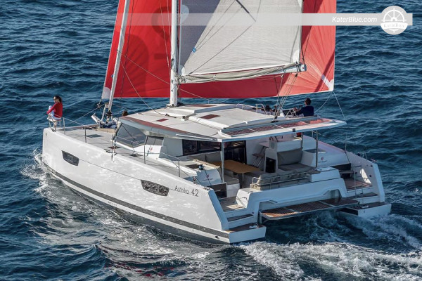 Location hebdomadaire avec skipper vers l'Adriatique du Nord et les îles tranquilles au départ de Marina Polesana à bord du catamaran Astréa 42