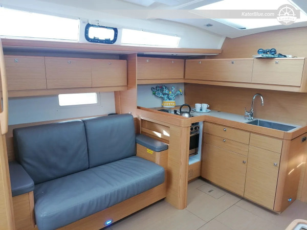 Gebrauchte Dufour 460 GL 3-Kabinen-Segelyacht, Baujahr 2019, zu verkaufen. Standort: Capo d'Orlando, Italien.