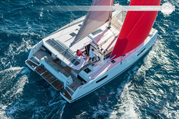 Noleggio settimanale con skipper nel Golfo del Quarnero e nelle isole circostanti, con partenza da Marina Polesana a bordo del catamarano Astréa 42.