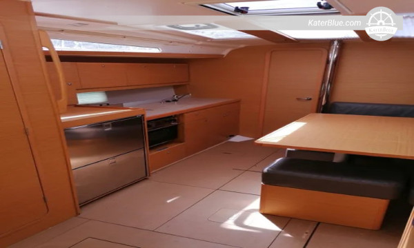 Verkaufe voll funktionsfähige Dufour 390 Segelyacht, Baujahr 2019, Standort: Capo d'Orlando, Italien