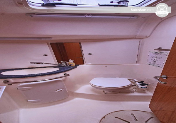 Týdenní skippered Sailing Charter: Objevte Šibenik, Vis, Palmižanu, Brač a Primošten na palubě Bavaria C50 z přístavu Bilice, Chorvatsko