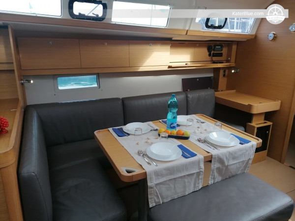 Gebrauchte Dufour 460 GL 3-Kabinen-Segelyacht, Baujahr 2019, zu verkaufen. Standort: Capo d'Orlando, Italien.