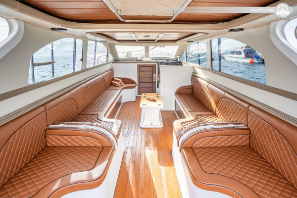 Noleggio giornaliero privato | Motoscafo di lusso di 13 metri con flybridge per Nusa Penida, Bali