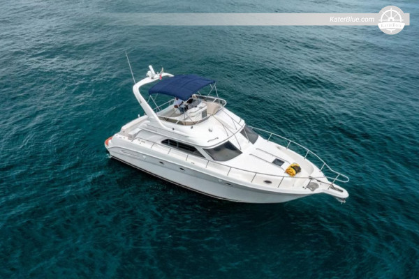 Crociera al tramonto di 4 ore all'isola di Taboga a bordo dello yacht a motore Sea Ray 47 con partenza da Marina Flamenco, Panama.