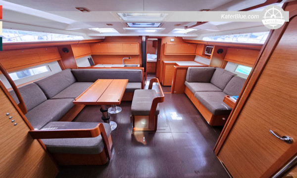 Charter plavby bez posádky na 7 nocí: Vis, Komiža, Modrá jeskyně, Hvar & Brač od Marina Frapa