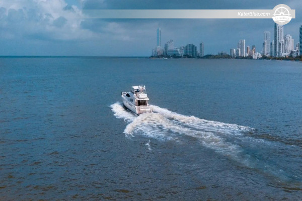 3-Hour Cartagena Bay Sunset Charter aboard Viking Cruiser 68