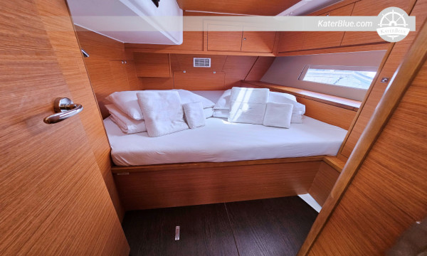 Charter 7 nocí bez posádky: Vis, Korčula, Lastovo & Paklinské ostrovy z Marina Frapa