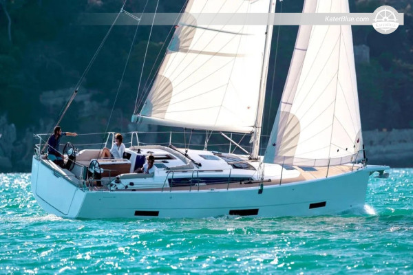 7 晚光船航行包机：Marina Kaštela、Brač、Hvar、Pelješac 和 Paklinski 群岛探险
