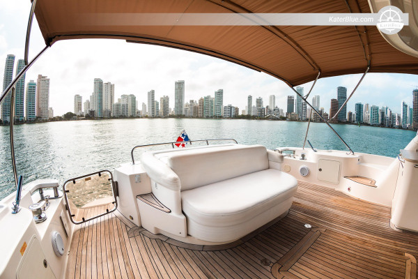 Isla del Encanto to Cholon Sailing aboard Sea Ray 62